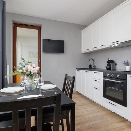 Stylish Apartment With Balcony & Parking Cracow By Noclegi Renters Cracóvia Exterior foto