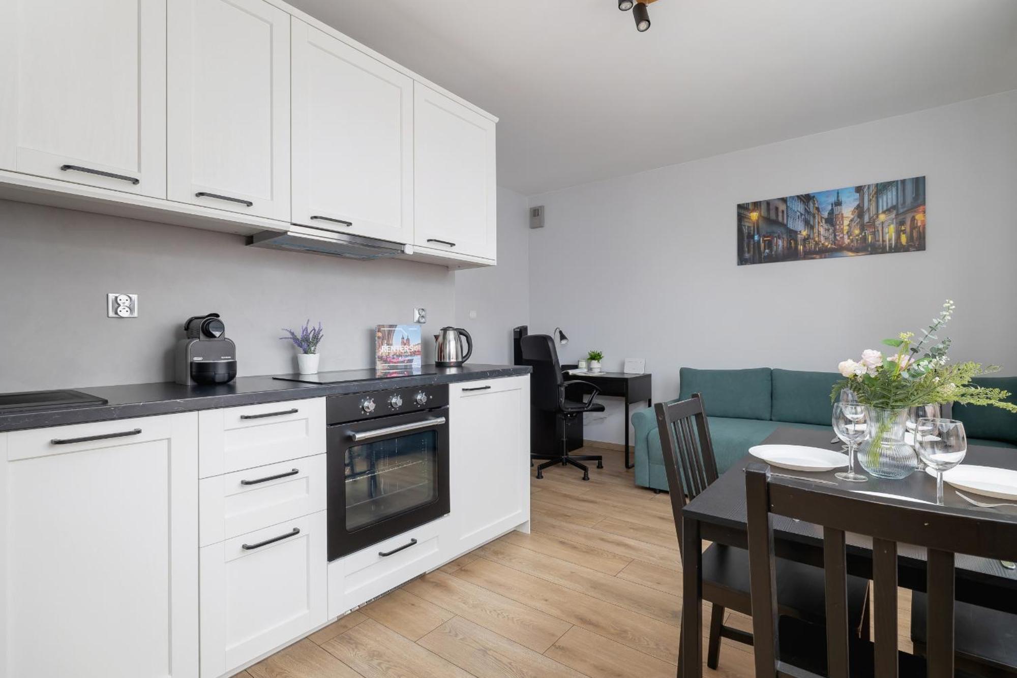 Stylish Apartment With Balcony & Parking Cracow By Noclegi Renters Cracóvia Exterior foto