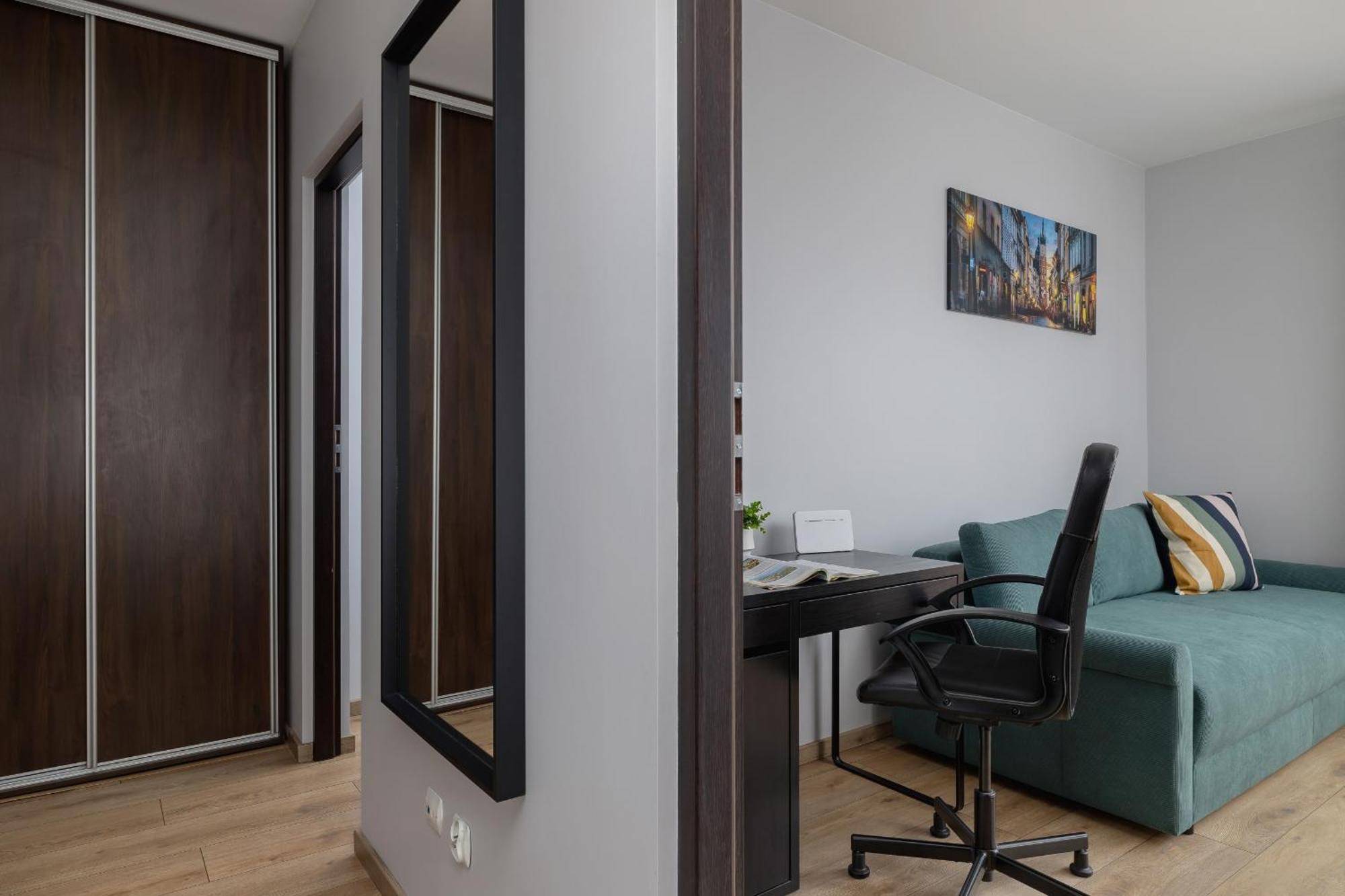 Stylish Apartment With Balcony & Parking Cracow By Noclegi Renters Cracóvia Exterior foto