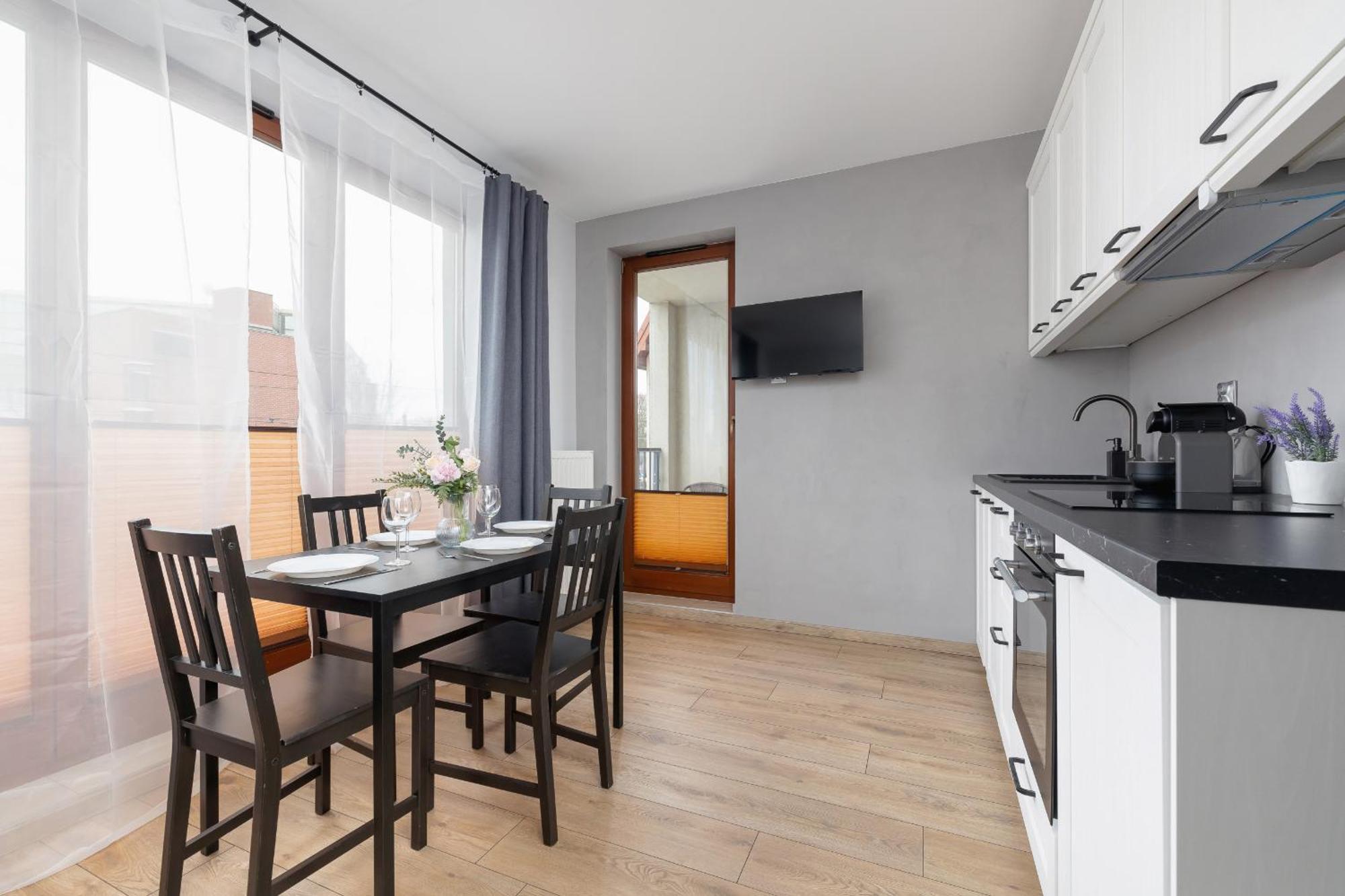 Stylish Apartment With Balcony & Parking Cracow By Noclegi Renters Cracóvia Exterior foto