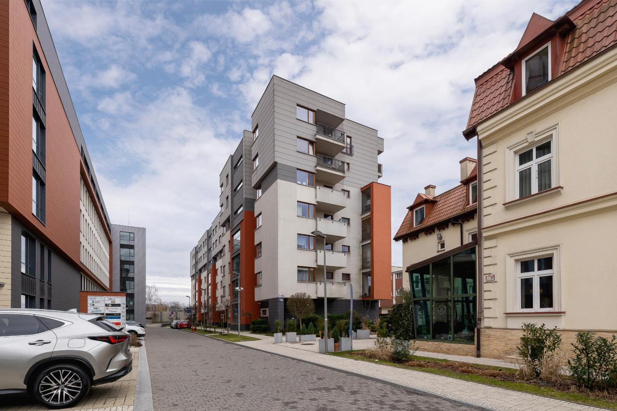Stylish Apartment With Balcony & Parking Cracow By Noclegi Renters Cracóvia Exterior foto